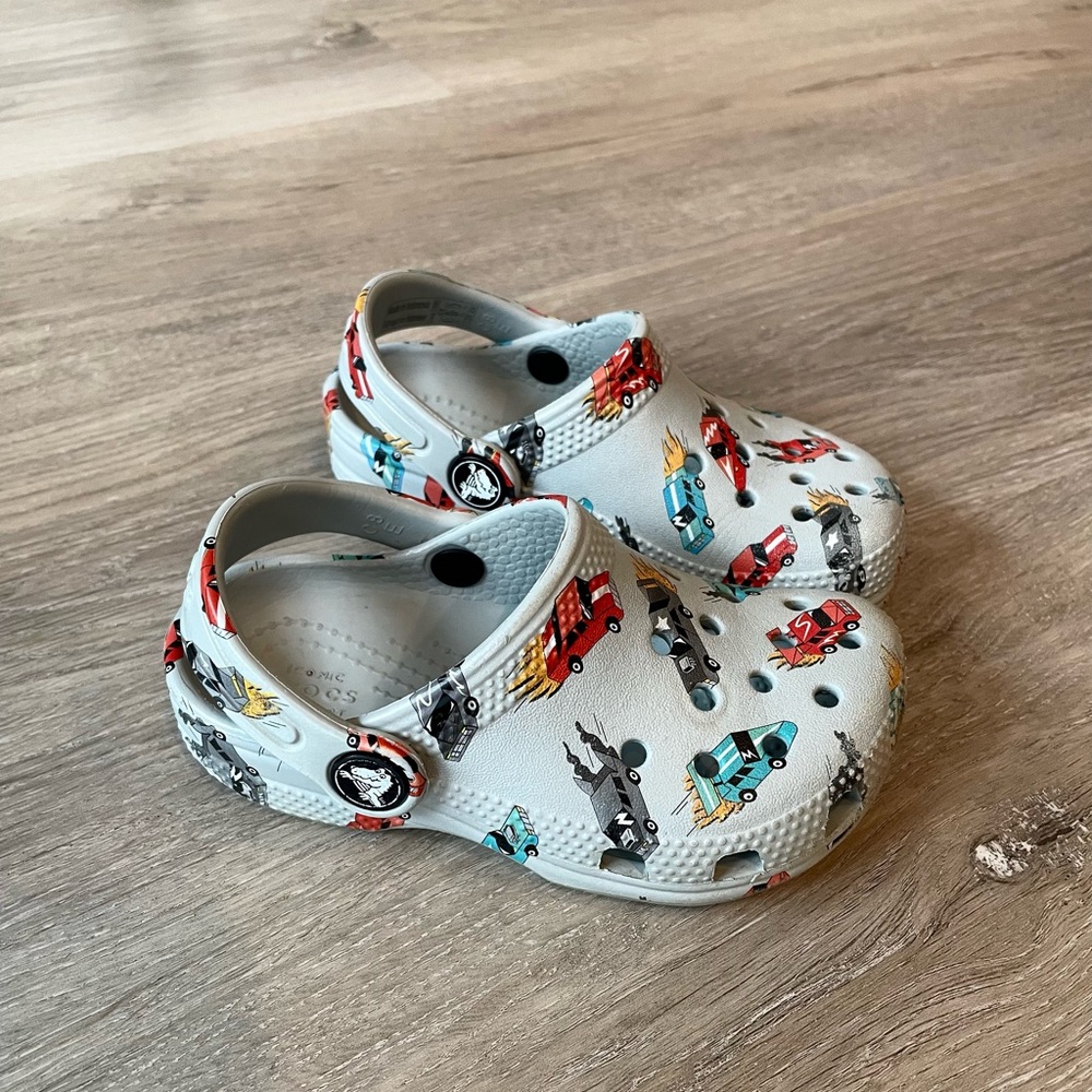Kids' Gray Clogs with car Print